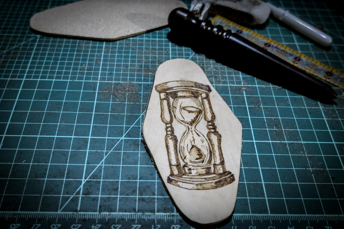 Hand-Burned Leather Hourglass Keychain, Purse Charm, Pyrography Key Fob, Retro Motel Style Sealed Leather Key Ring, Dark Academia Gift