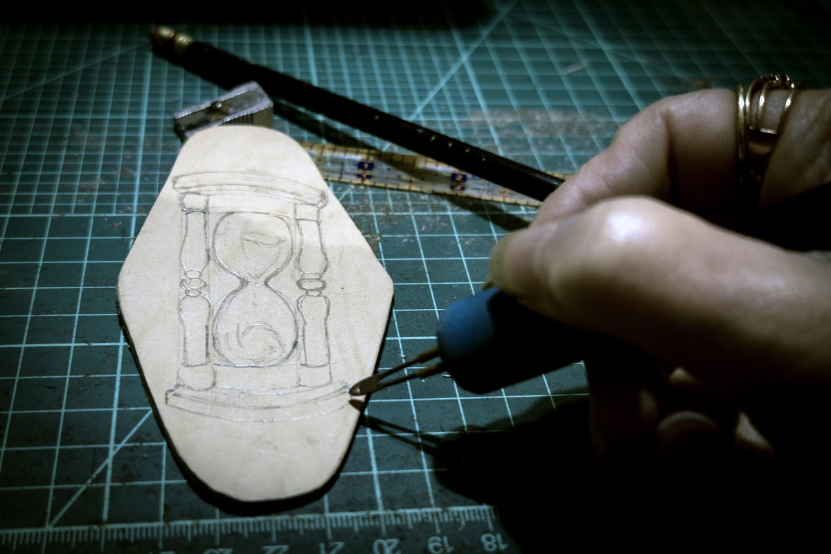 Hand-Burned Leather Hourglass Keychain, Purse Charm, Pyrography Key Fob, Retro Motel Style Sealed Leather Key Ring, Dark Academia Gift